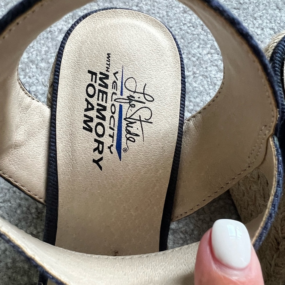 Life Stride Women’s Wedge Sandals in navy size 5 - Picture 2 of 6